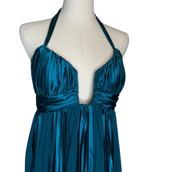 Issue New York Halter Pleated Satin and Chiffon Bubble Hem Dress Cocktail size 6 - Picture 2 of 7